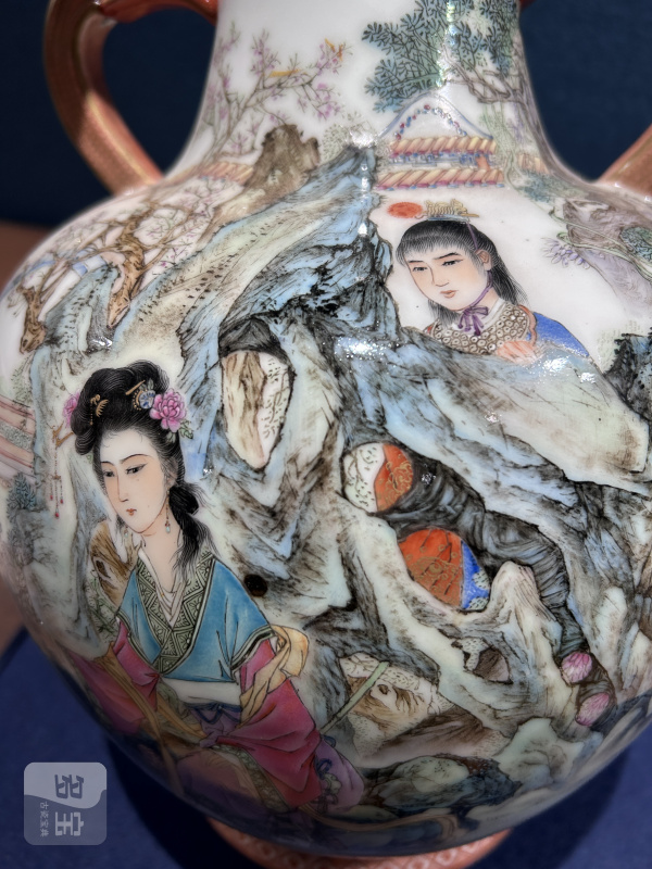 1970年作 粉彩红楼梦人物故事图瓶 - 图3